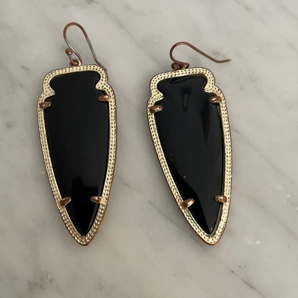 Kendra Scott large arrowhead earrings - black and gold